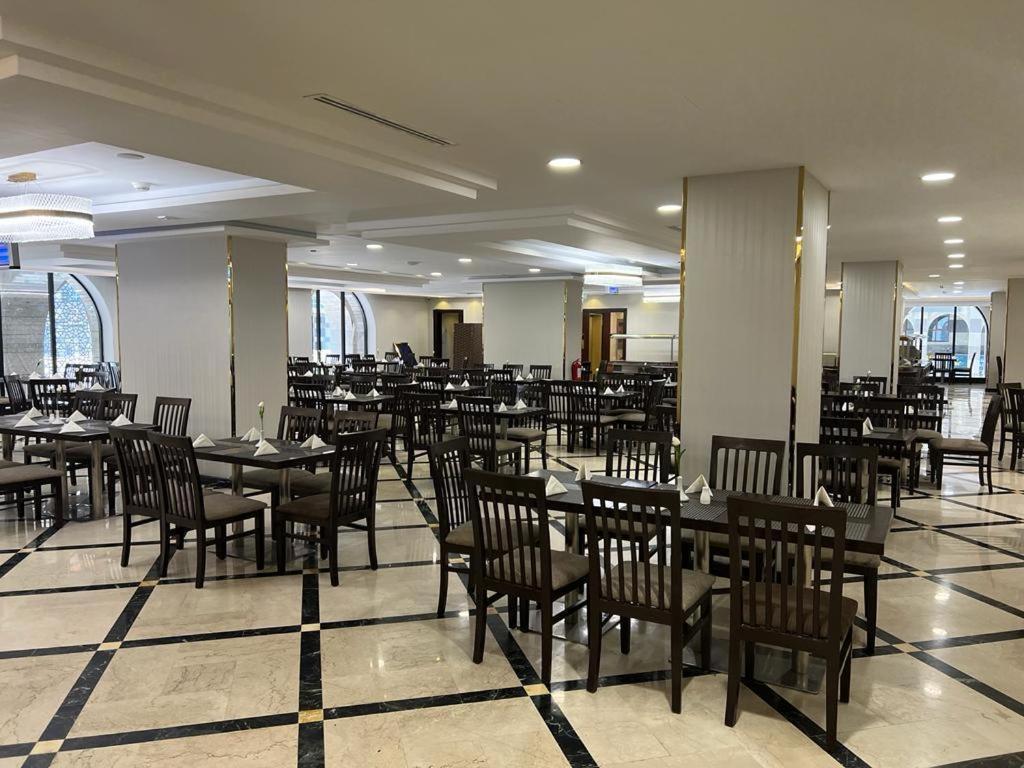 Hotel Al Ansar Golden Tulip Medína Exteriér fotografie